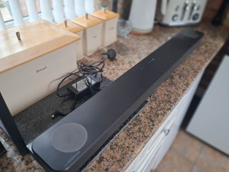 LG SL8YG Soundbar with Meridian Technology – Good Condition