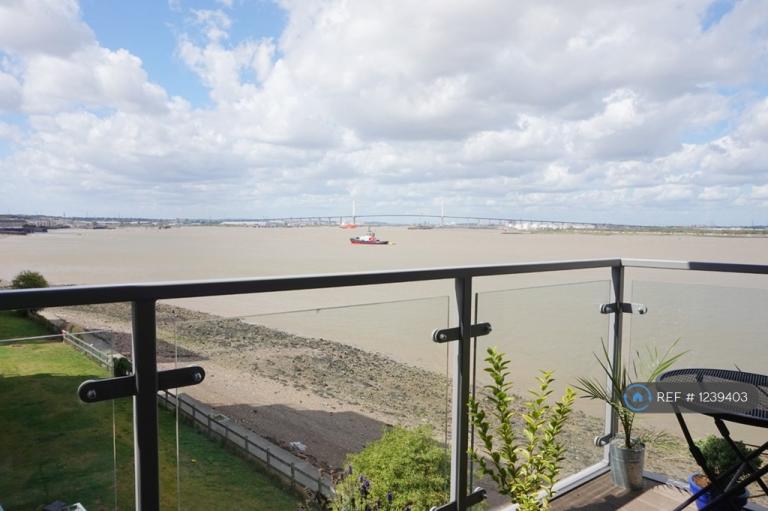 2 bedroom flat in Wainwright Avenue, Greenhithe, DA9 (2 bed) (#1239403)