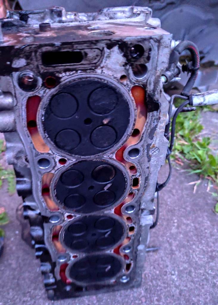 Cylinder head Ford Mondeo mk4.5 2.0 Tdci 163 DW10 PSA   £40 