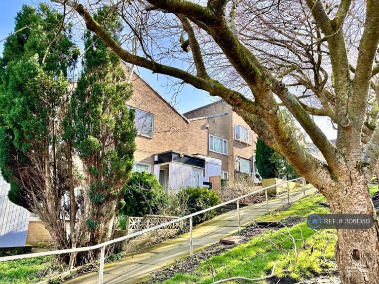 2 bedroom flat in Whickham, Newcastle Upon Tyne, NE16 (2 bed) (#3061350)
