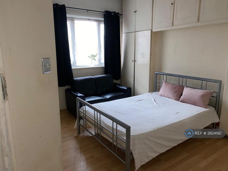 1 bedroom in London, London, W3 (#2824192)