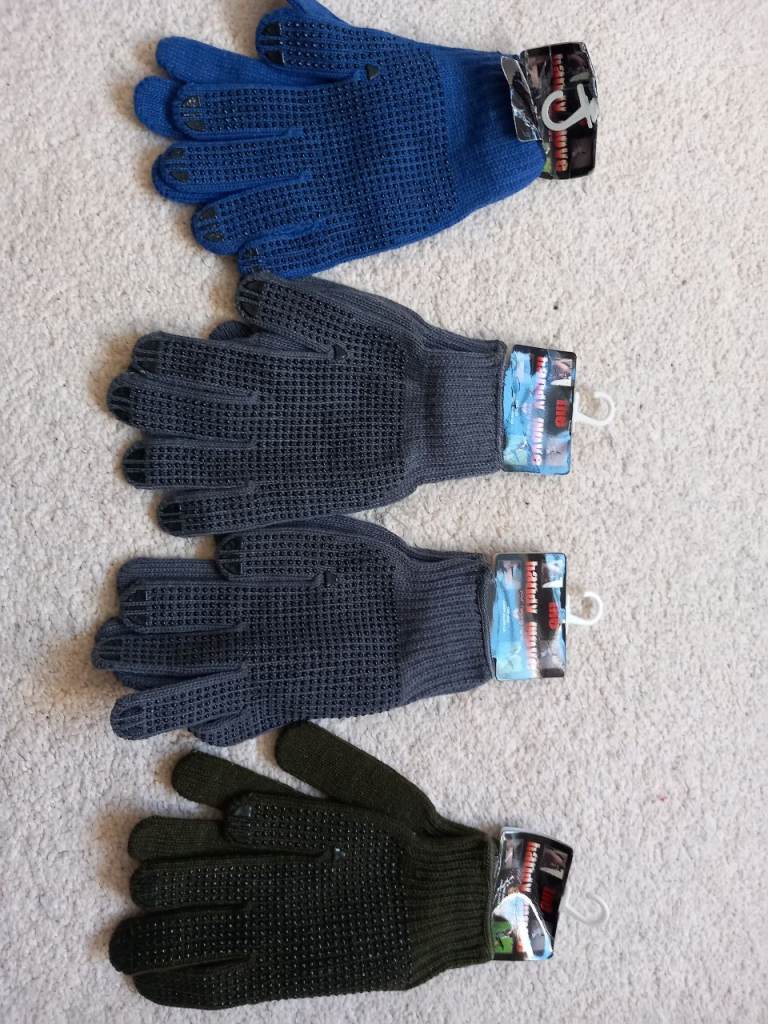 4 pairs of new gloves all 4 for £3
