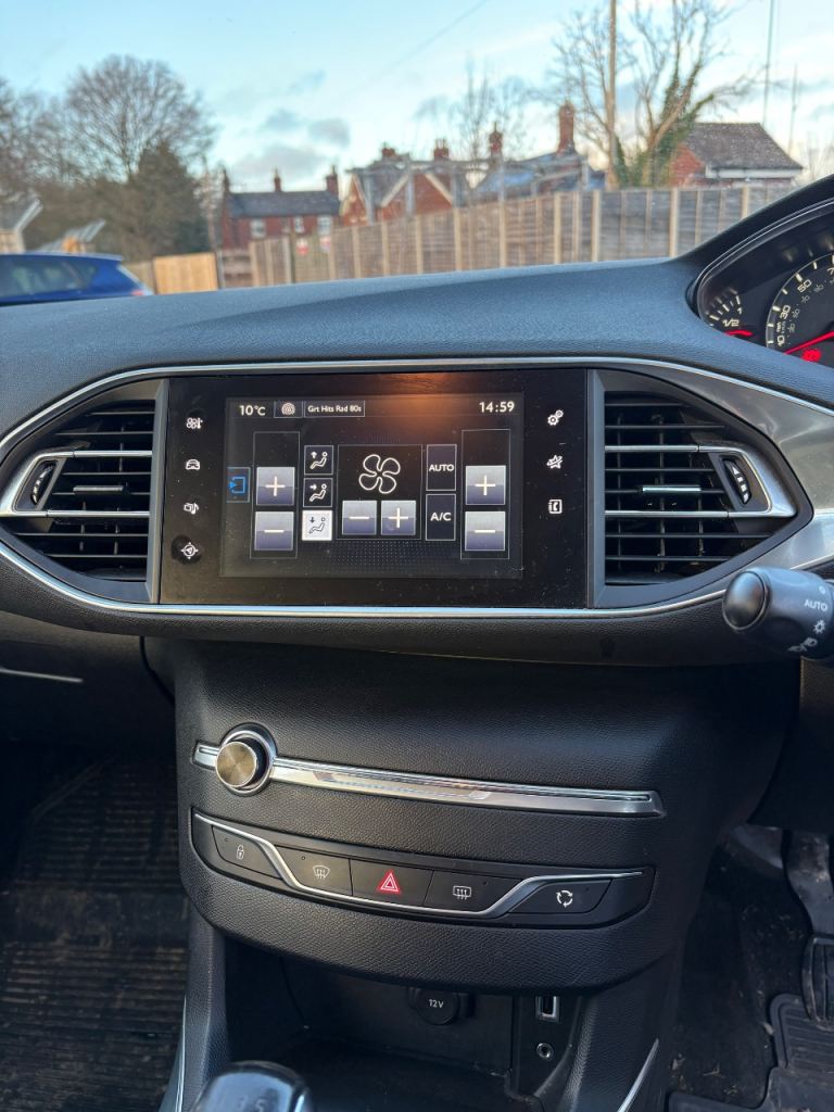 Peugeot 308 Hatchback 2016, Blue HDI NAV