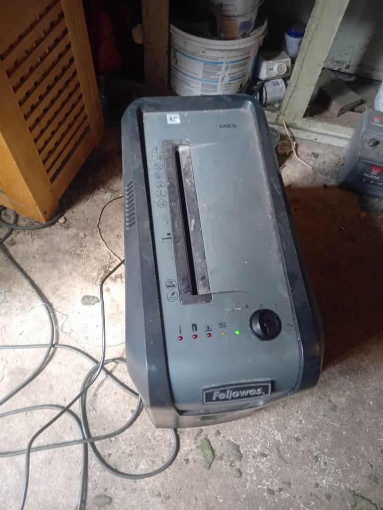 Paper shredder. Spares/repairs free
