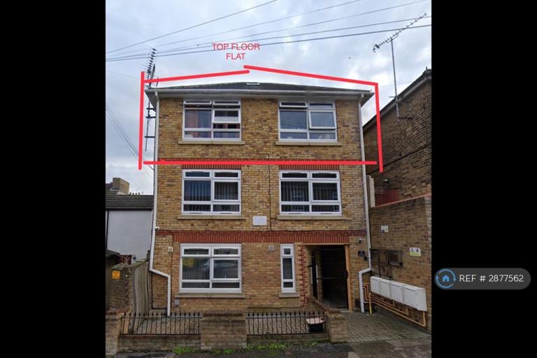 3 bedroom flat in William Street, Sittingbourne, ME10 (3 bed) (#2877562)