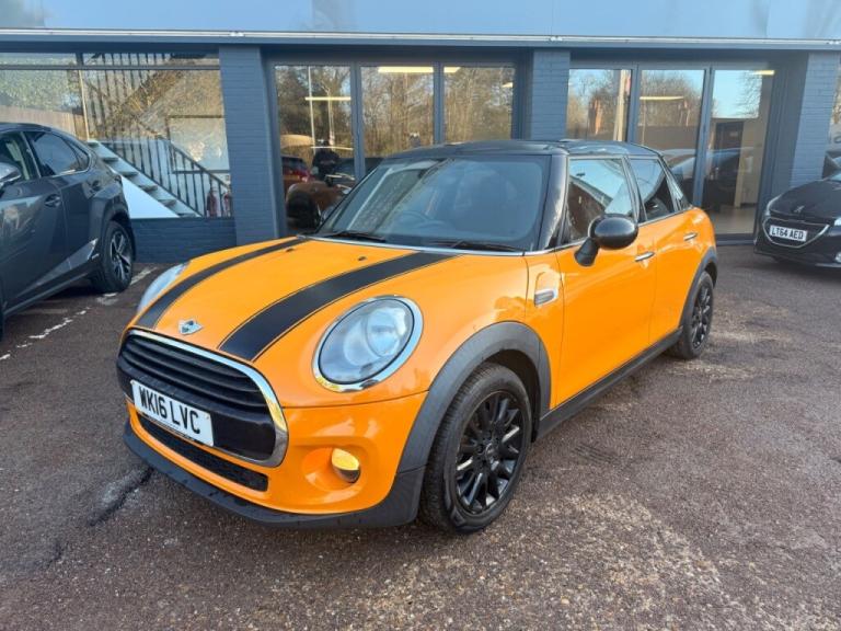  Mini Hatchback 1.5 Cooper 5dr - CHILLI PACK - REAR SENSORS - BLACK ALLOYS