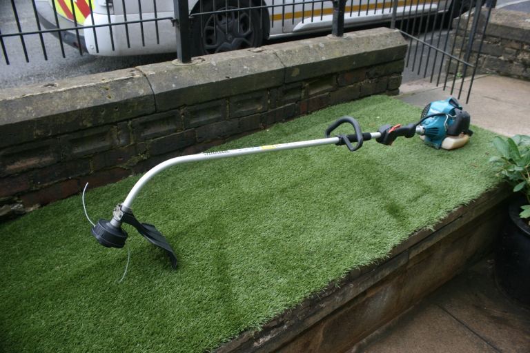 Makita 2600L light weight petrol strimmer excellent condition