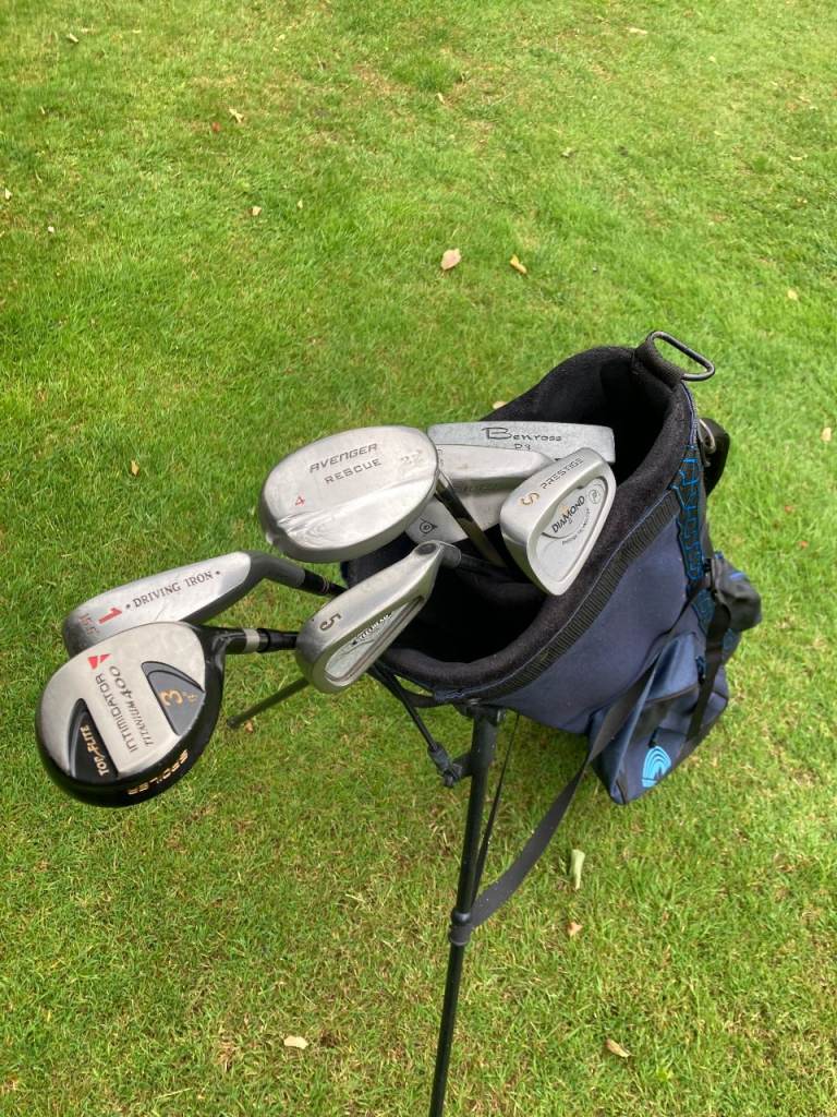GOLF STAND BAG + 7 RIGHT HANDED GOLF CLUBS
