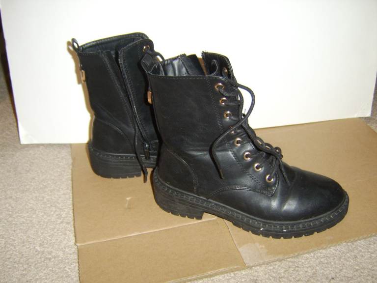 image for NEW LOOK BOOTS UK Size 4/37