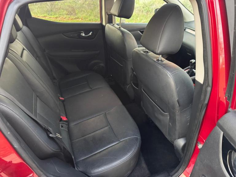 2015 Nissan Qashqai 1.6 dCi Tekna 5dr HATCHBACK Diesel Manual