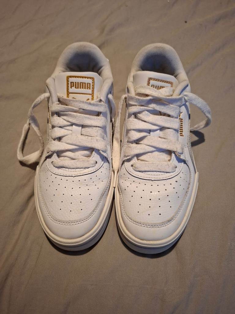 Ladies size 5 Puma trainers 