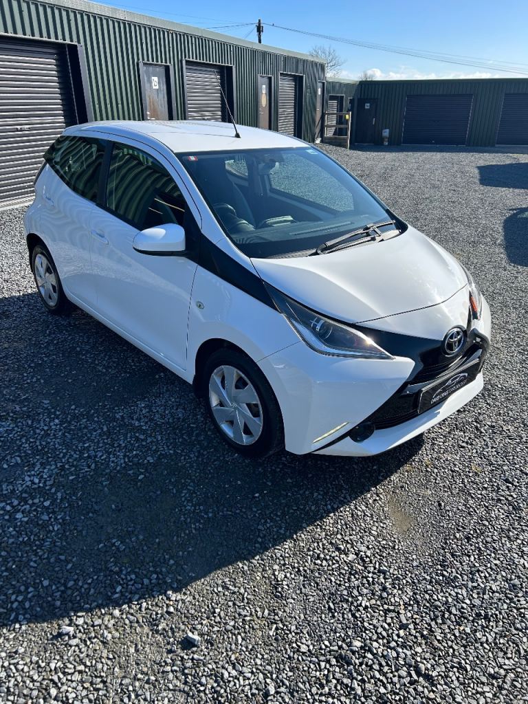 2015 Toyota aygo x-play 1.0 5dr £20 tax touch screen just serviced 