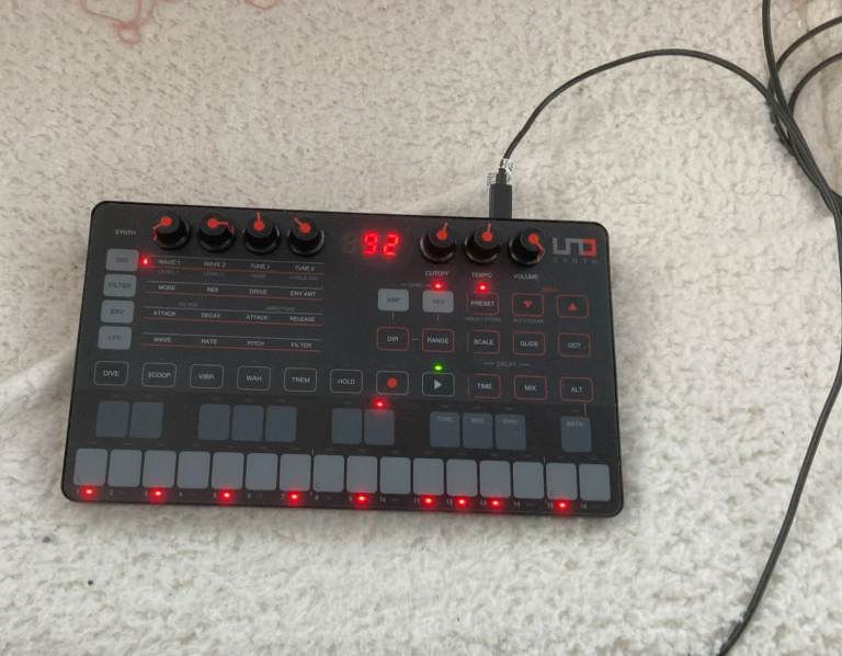 Bargain As New IK Multimedia UNO Synth - Analogue Synthesizer £55 Buyer Collects
