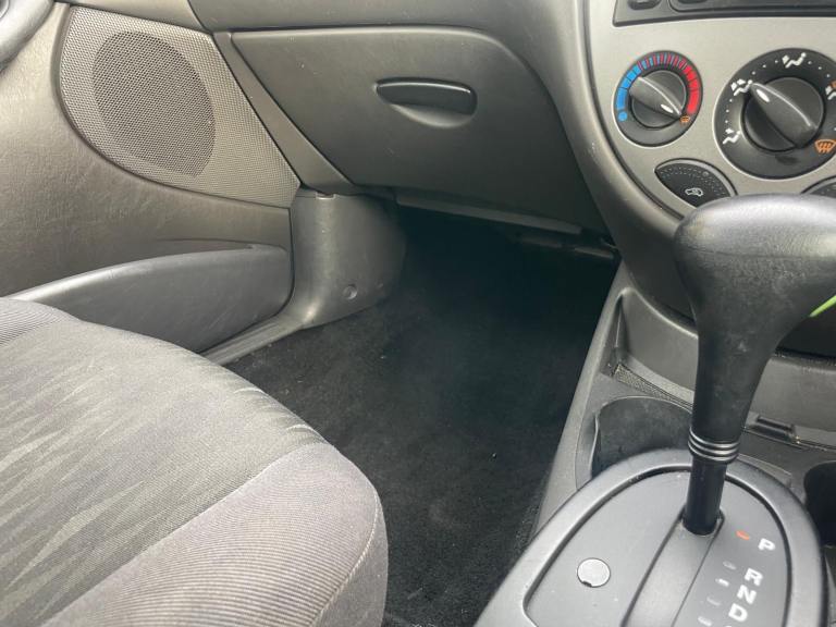 FORD FOCUS 1.6 ZETEC AUTOMATIC 04 REG BLUE 5 DOOR 11 MONTHS MOT LOW INSURANCE 36+MPG