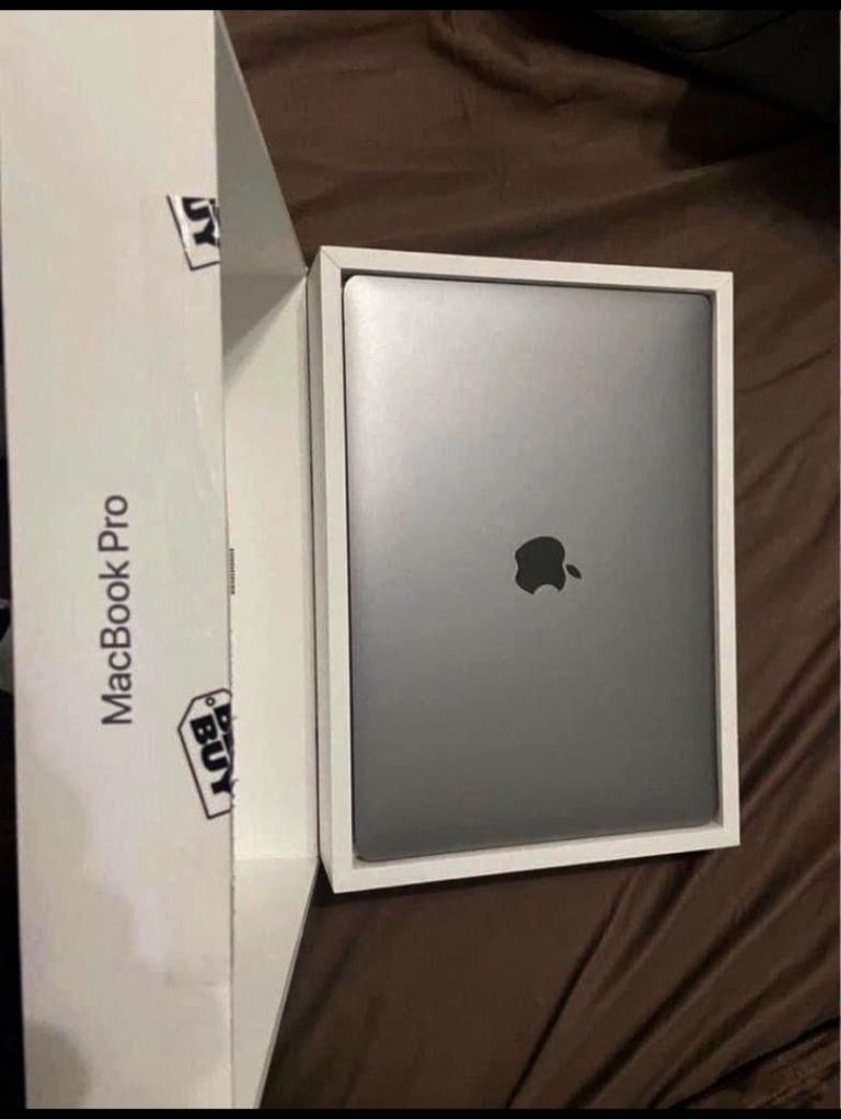 Apple MacBook Pro – As Good As New, Silver