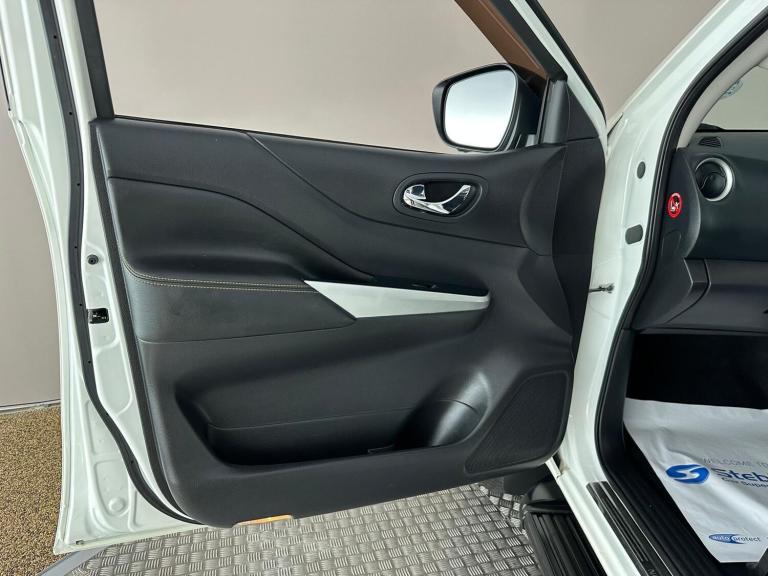 2018 Nissan Navara 2.3 dCi N-Guard Auto 4WD Euro 6 4dr PICK UP Diesel Automatic