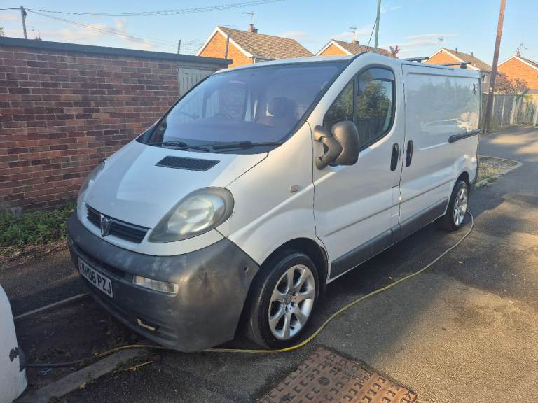 Camper Van Vauxhall, VIVARO 2700 CDTI 100 SWB, 2006, 1870 (cc)