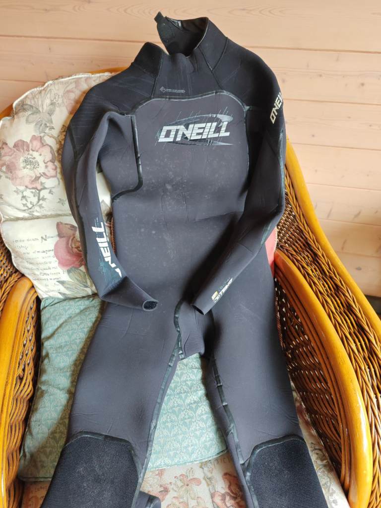 Men's size M O'Neill full length wetsuit 