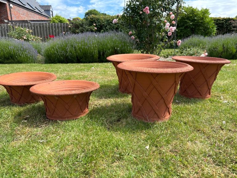 Whichford Terracotta Pots, 3 x large, 2x small size