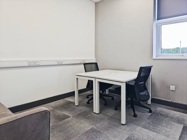 Oldham - OL8 4QQ \ Private Office for 1 Person Available Now
