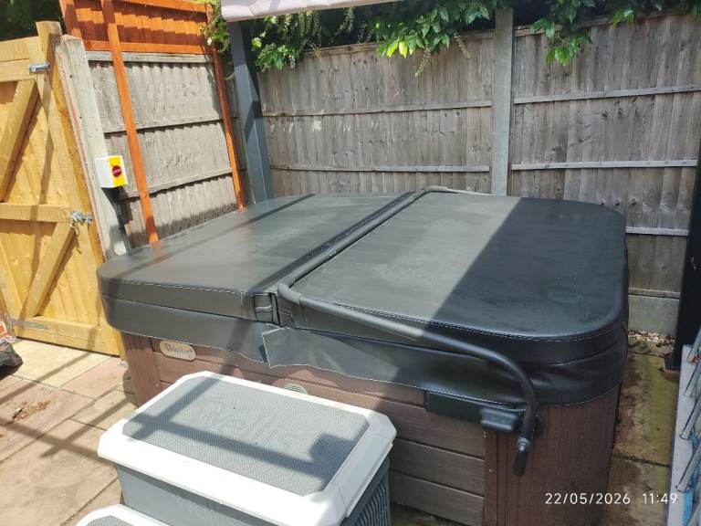 Wellis Firenze Hot Tub