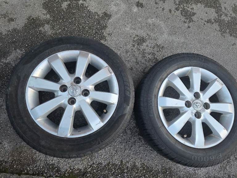 Pair of 15" Toyota Alloy Wheels with 185/60 R15 Pirelli Tyres (4x100)