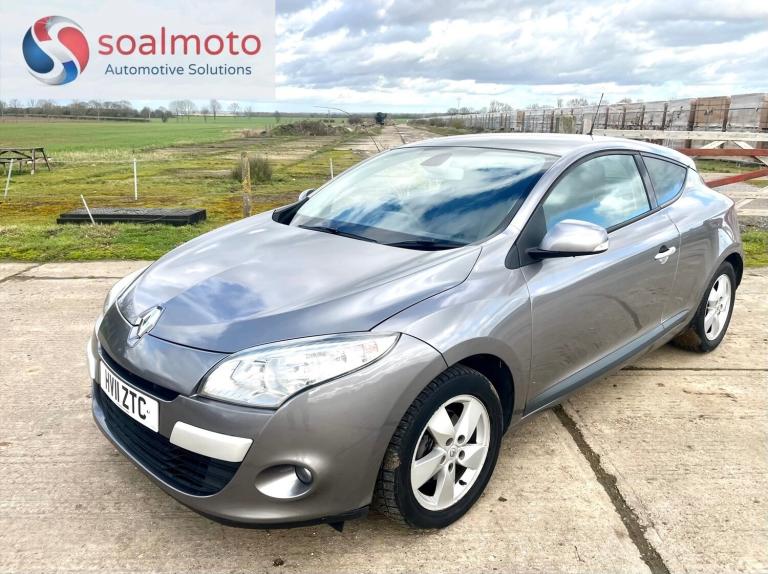 2011  RENAULT MEGANE 1.6i Dynamique*TomTom Nav*10m mot*Cruise*Aircon*Bluetooth