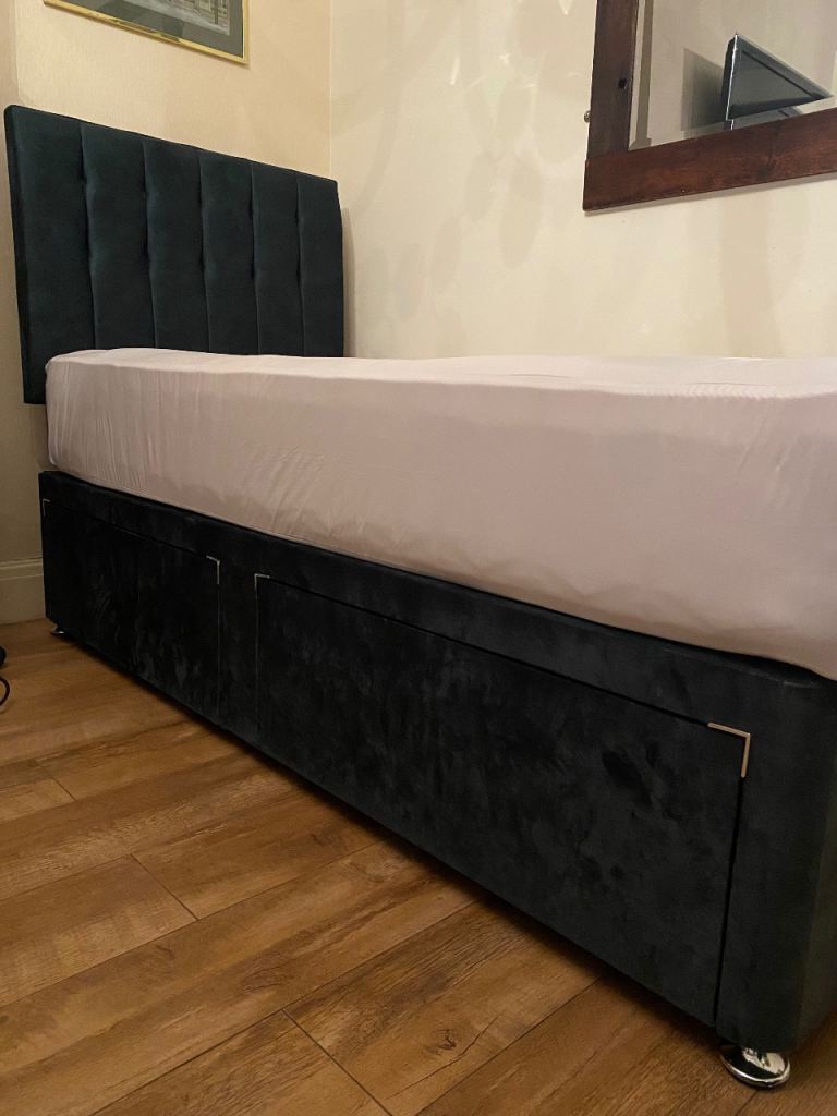 Single Velvet Divan Bed with Headboard – Good Condition