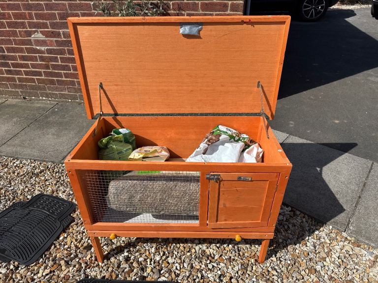 Rabbit guinea pig hutch 