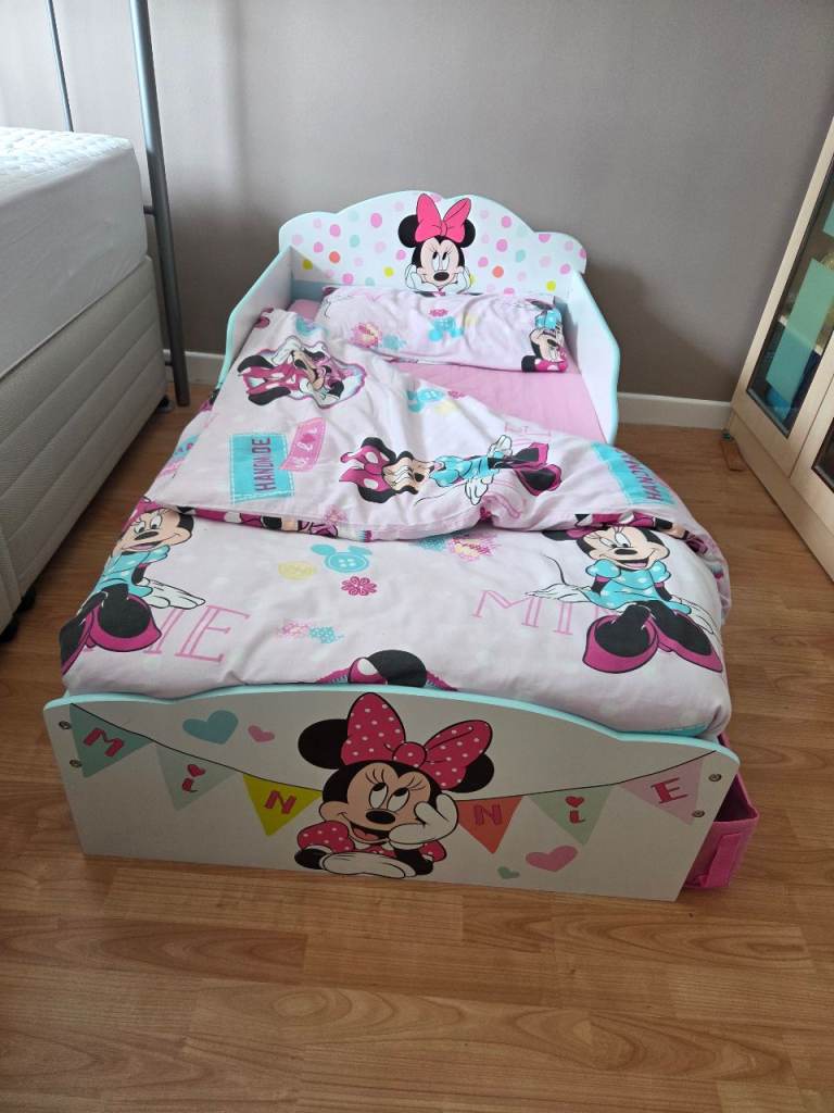 Minnie mouse bed