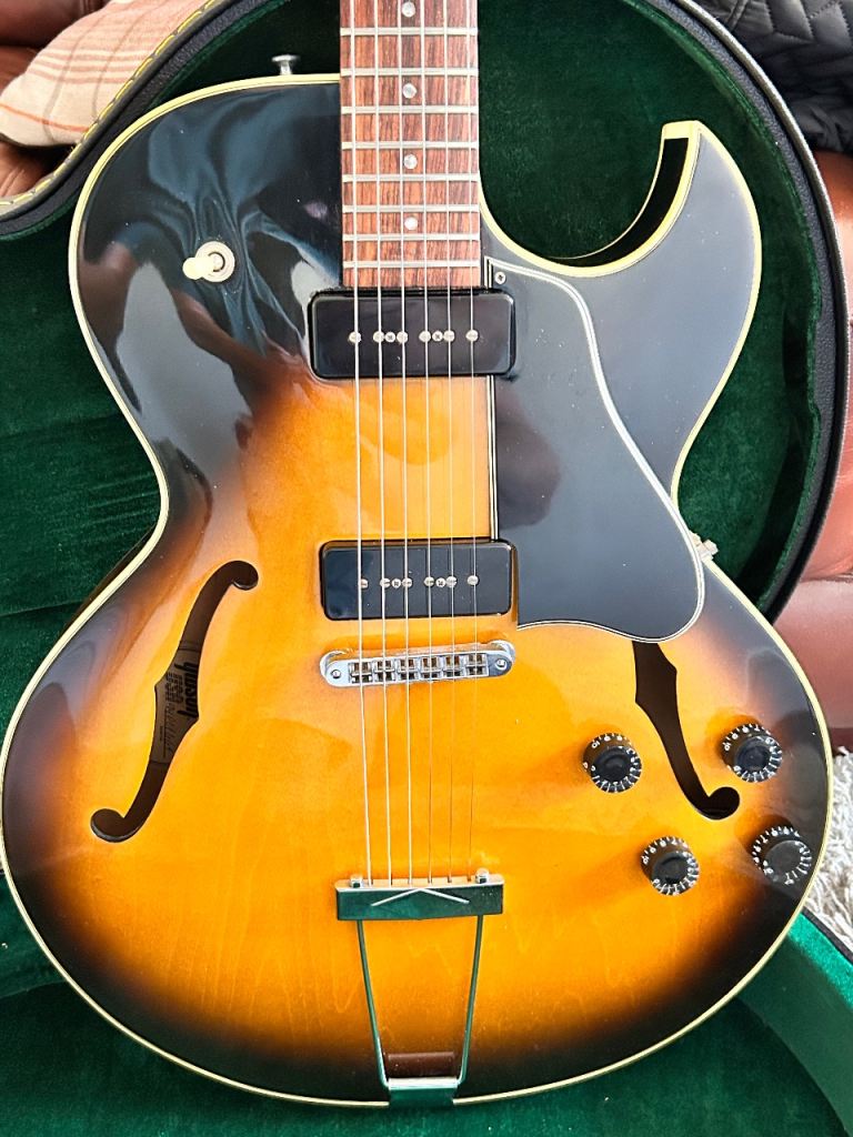 Gibson ES 135 Electric Guitar – Brown Sunburst, Good Condition