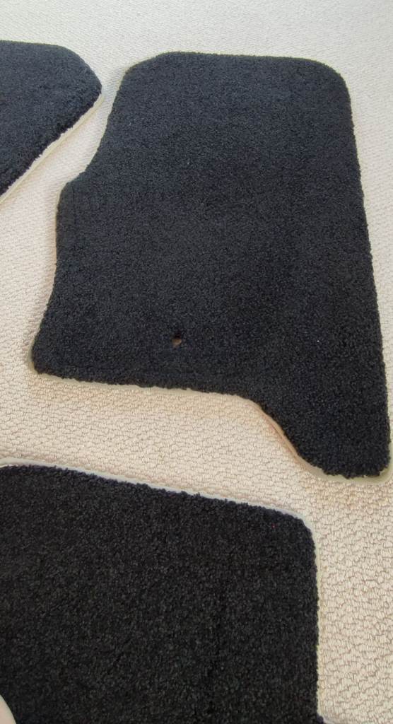 Land Rover Discovery 3 & 4 premium carpet mats - front & rear