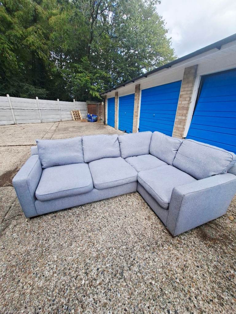 Large corner sofa - Can Deliver 
