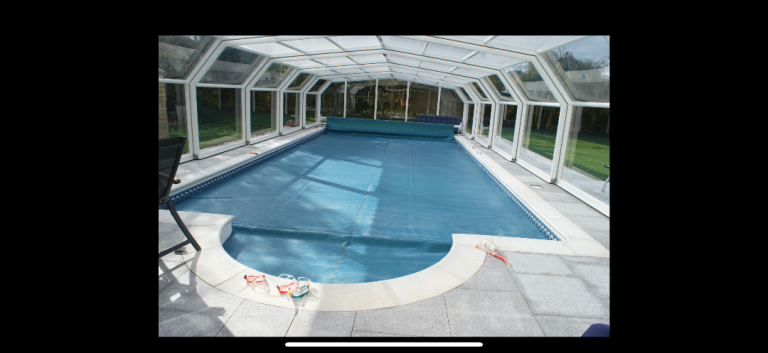 Retractable swimming pool Enclosure 