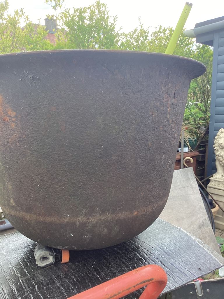 image for LARGE VINTAGE CAST IRON POT , COULD BE USED FOR HALLOWEEN 👻 DECORATION ECT 
