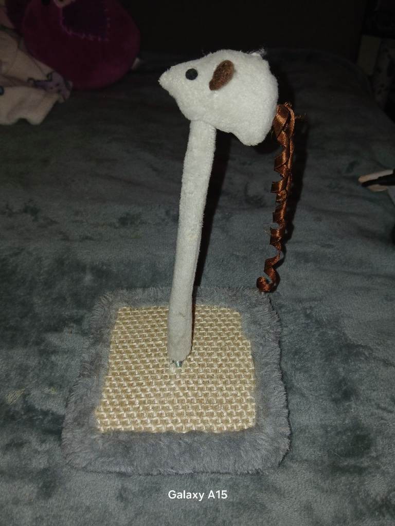 Mouse cat toy/scratcher 