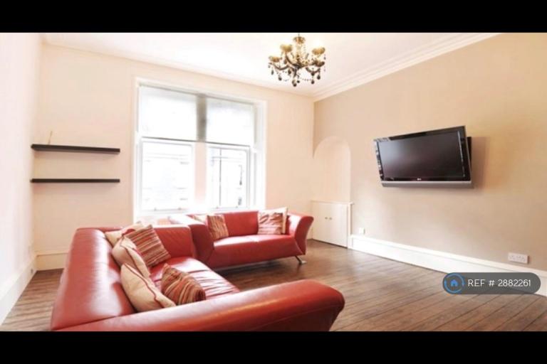 Studio flat in Rosemount Viaduct, Aberdeen, AB25 (#2882261)