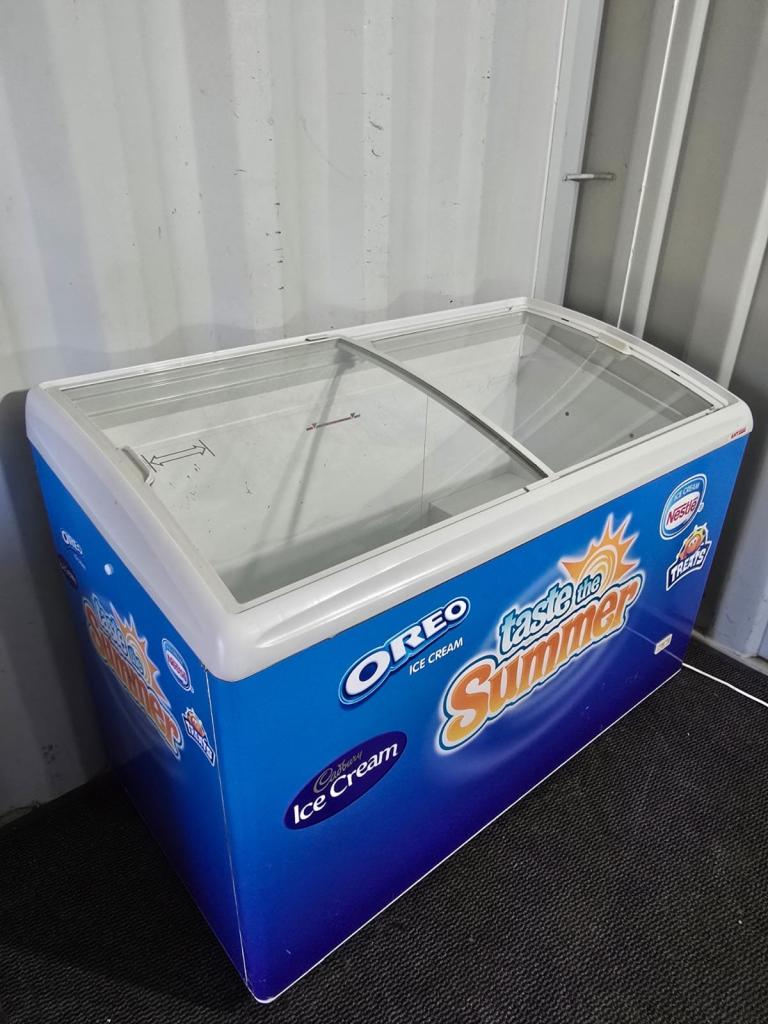 Free Delivery - Ice Cream Commercial Freezer 291 Litres (£280)