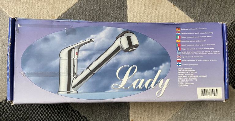 Chrome  lever tap with extractable shower (new and boxed)