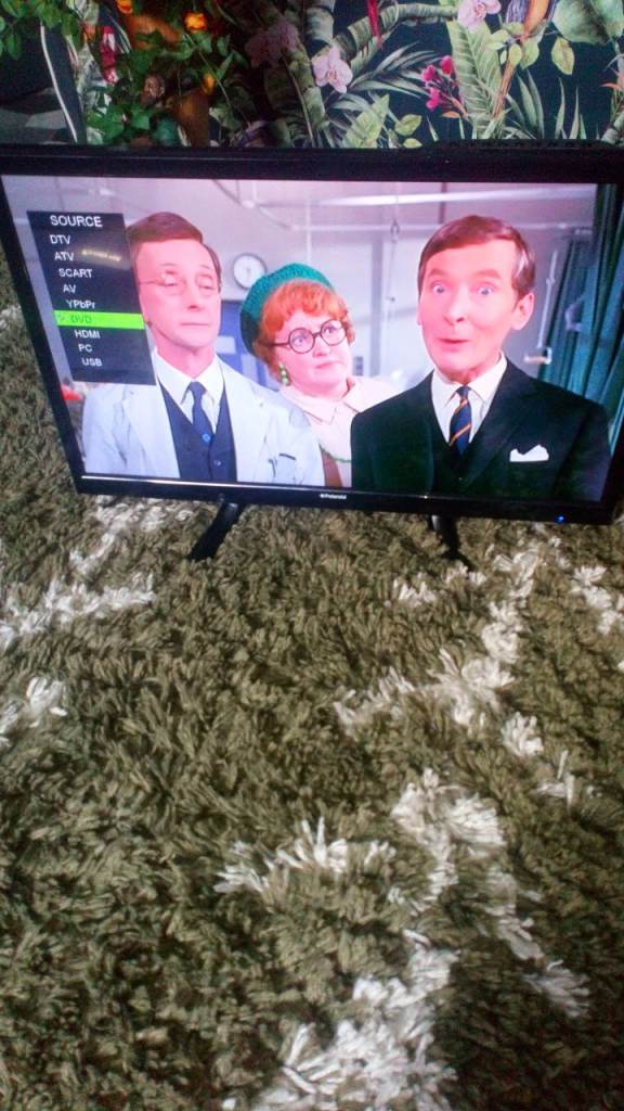  for sale 24"  widescreen tv /dvd payer with Remote Control  £25