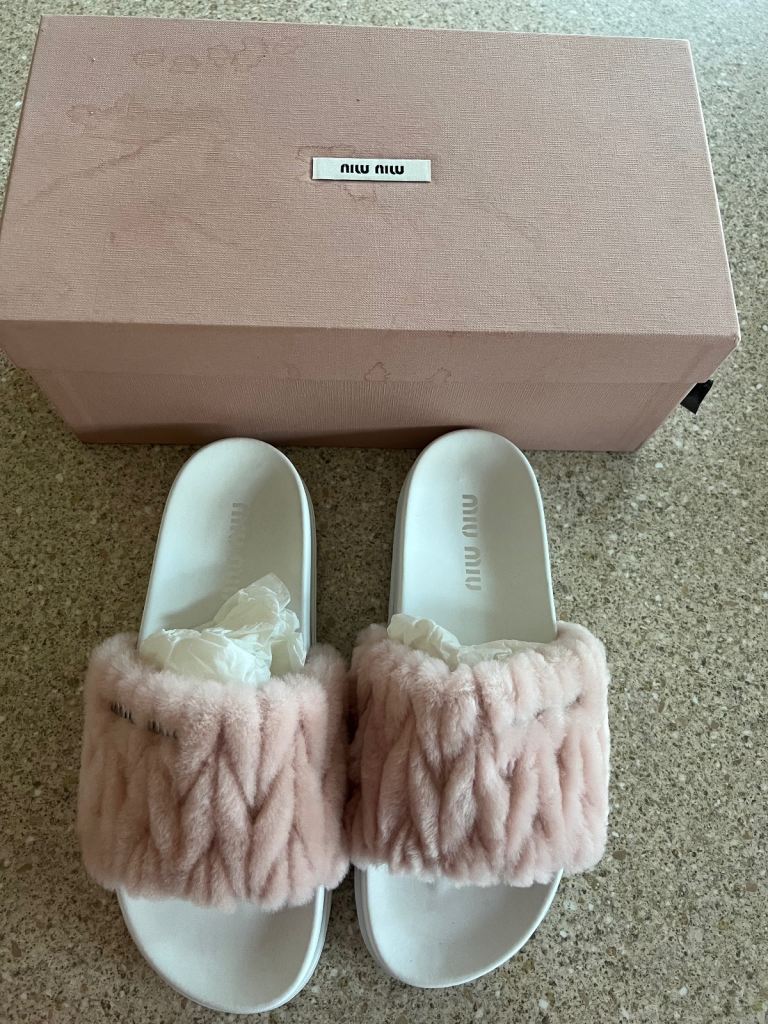 BNWB authentic Miu Miu shearling Fur Sandals 39EU/6UK