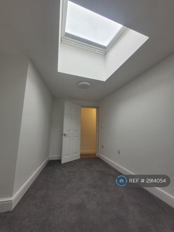 1 bedroom flat in Church Street, Eccles, M30 (1 bed) (#2914054)