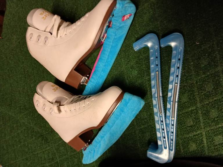 Ice skates and accessories 