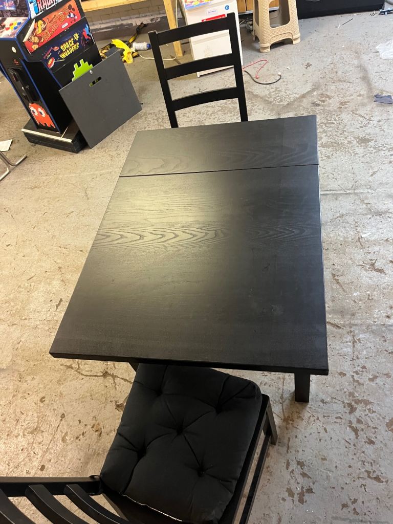 Dining table and Chairs 