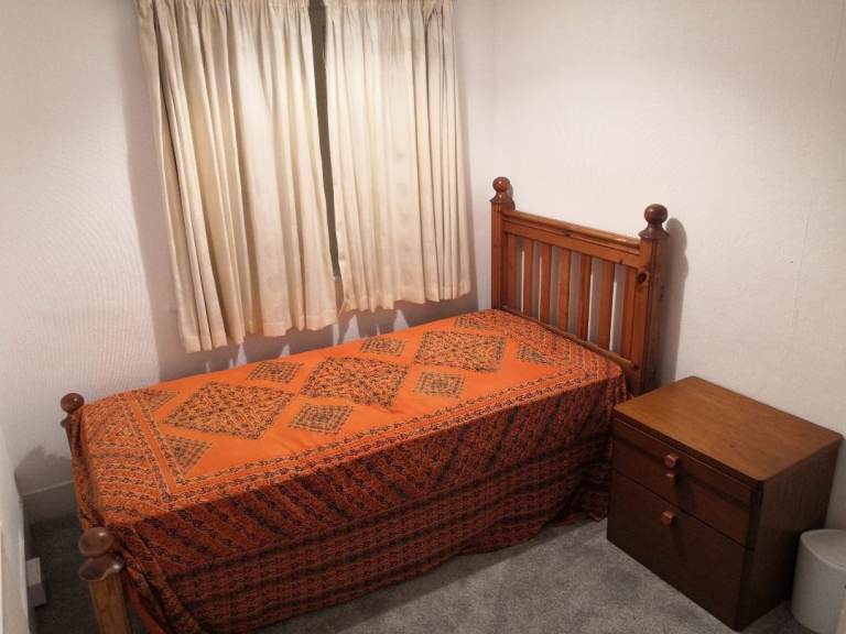 COSY SINGLE ROOM TO LET IN HARROW (South Kenton) ALL BILLS INCLUSIVE