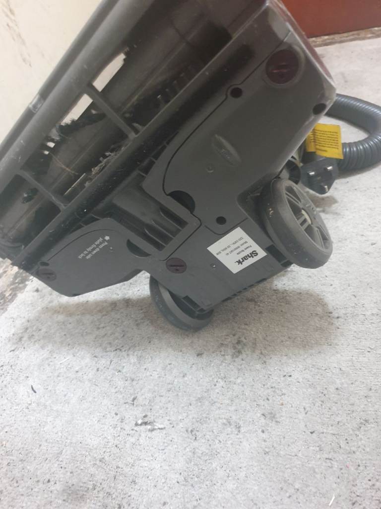 Shark NV681UKT 40 Vacuum Cleaner – Grey, Fair Condition