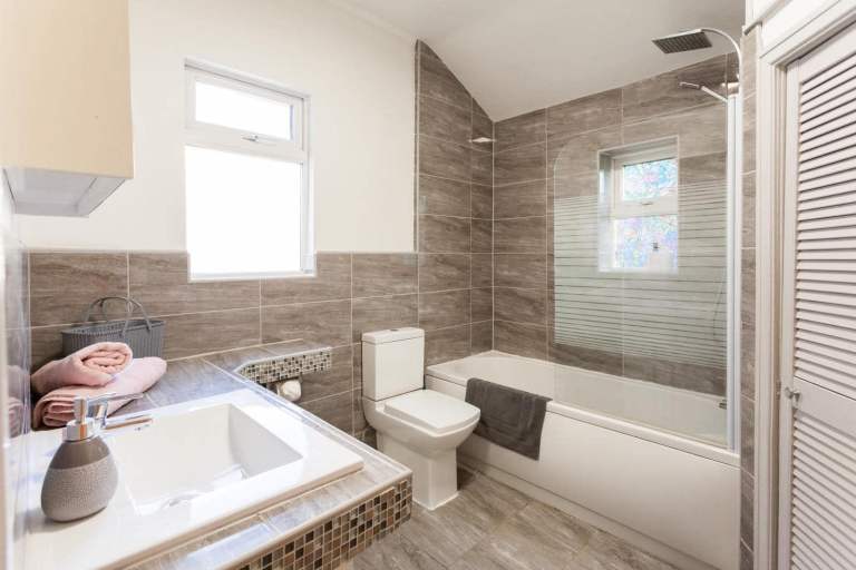 Welcome To Our Luxury 3 Bedroom L4 Home Away