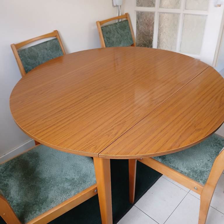 Wood effect Dining Table and 4 Chairs – Good Condition