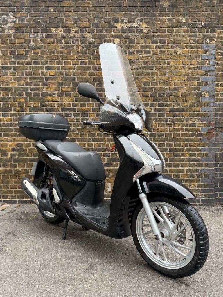 HONDA SH125, LUGGAGE BOX, HIT GRIPS & SCREEN