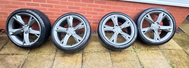 Genuine original 19” Audi 5x112 speedline alloys 8.5J with Pirelli 255/35ZR19 Pzero tyres 